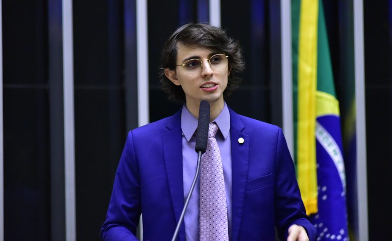 Projeto reforça prazo para municípios emitirem licença para instalar infraestruturas de telecomunicação
