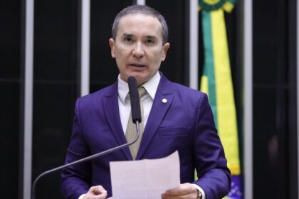 Projeto obriga municípios a criar serviço telefônico para receber denúncias de maus-tratos contra crianças