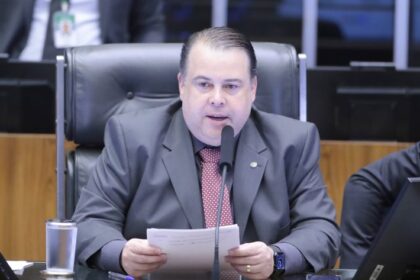 Júlio César Ribeiro é eleito presidente da Comissão de Comunicação