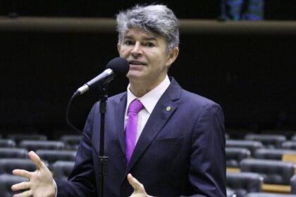 Projeto limita suspensão de contas de usuários em redes sociais