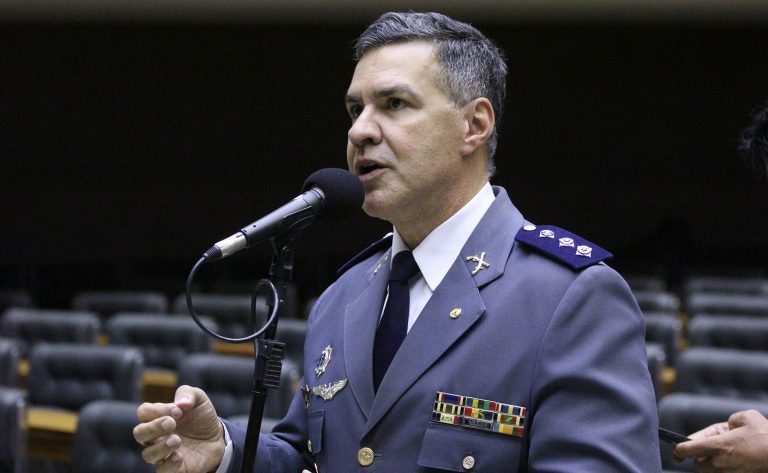 Projeto obriga empresa aérea a reembolsar passageiro com voo cancelado em até 7 dias