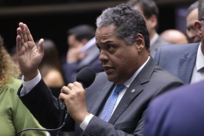 Motta lamenta morte do prefeito de Belo Horizonte; Plenário faz um minuto de silêncio