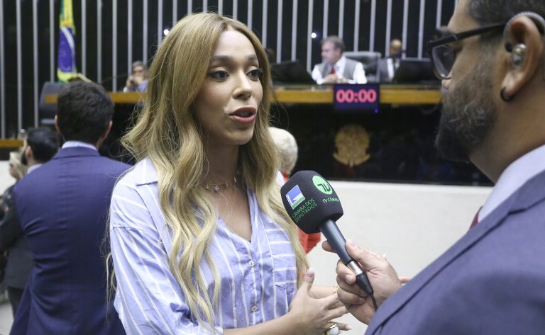 Projeto garante estabilidade provisória a funcionárias com câncer de útero, mama e colorretal
