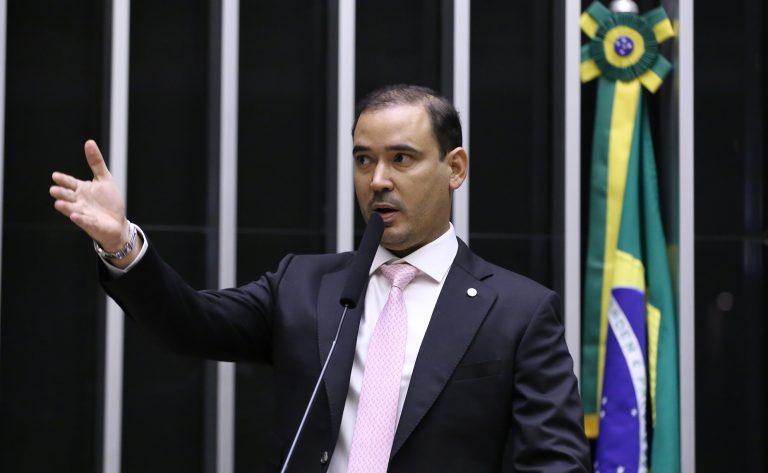 Proposta prevê incentivo fiscal para investimento em mobilidade elétrica