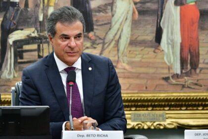Projeto prevê direito de usuário de telefonia pré-paga manter linha após término de créditos