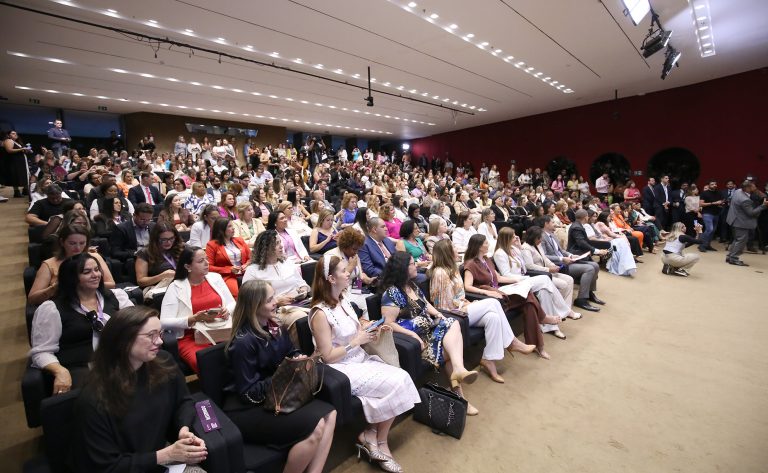 Parlamentares e juristas defendem a efetiva ocupação de cargos de poder pelas mulheres