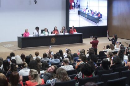 Coletivos de mulheres apresentam projetos que querem aprovar no Congresso