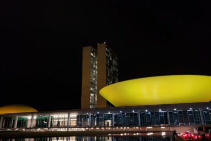 Congresso é iluminado de amarelo pelo Dia Mundial da Síndrome de Cushing