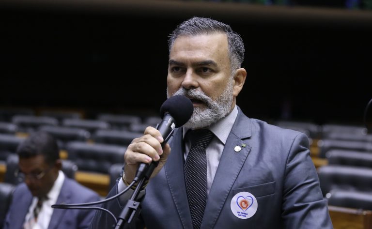 Projeto concede ao médico ortopedista exposto à radiação o direito à aposentadoria especial