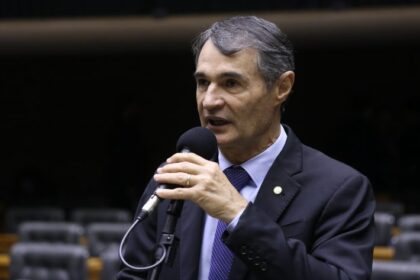 Projeto cria cota para mulheres em cargos de direção no SUS