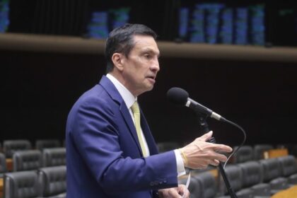 Deputados pedem apuração de fraude bilionária no INSS