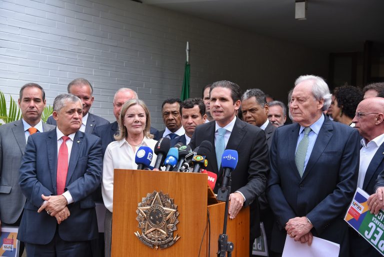 Ministros entregam a Motta o texto da PEC da Segurança Pública