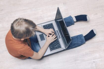 Comissão debate ambientes digitais e saúde mental de crianças e adolescentes