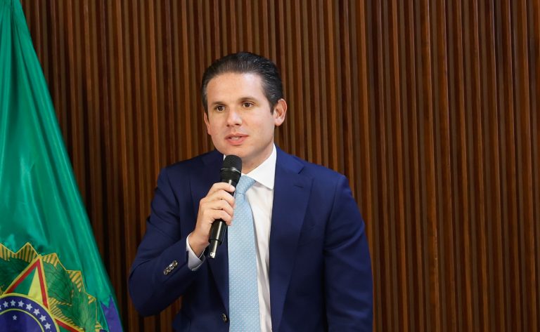 Motta cria comissão especial para discutir nova Lei dos Portos